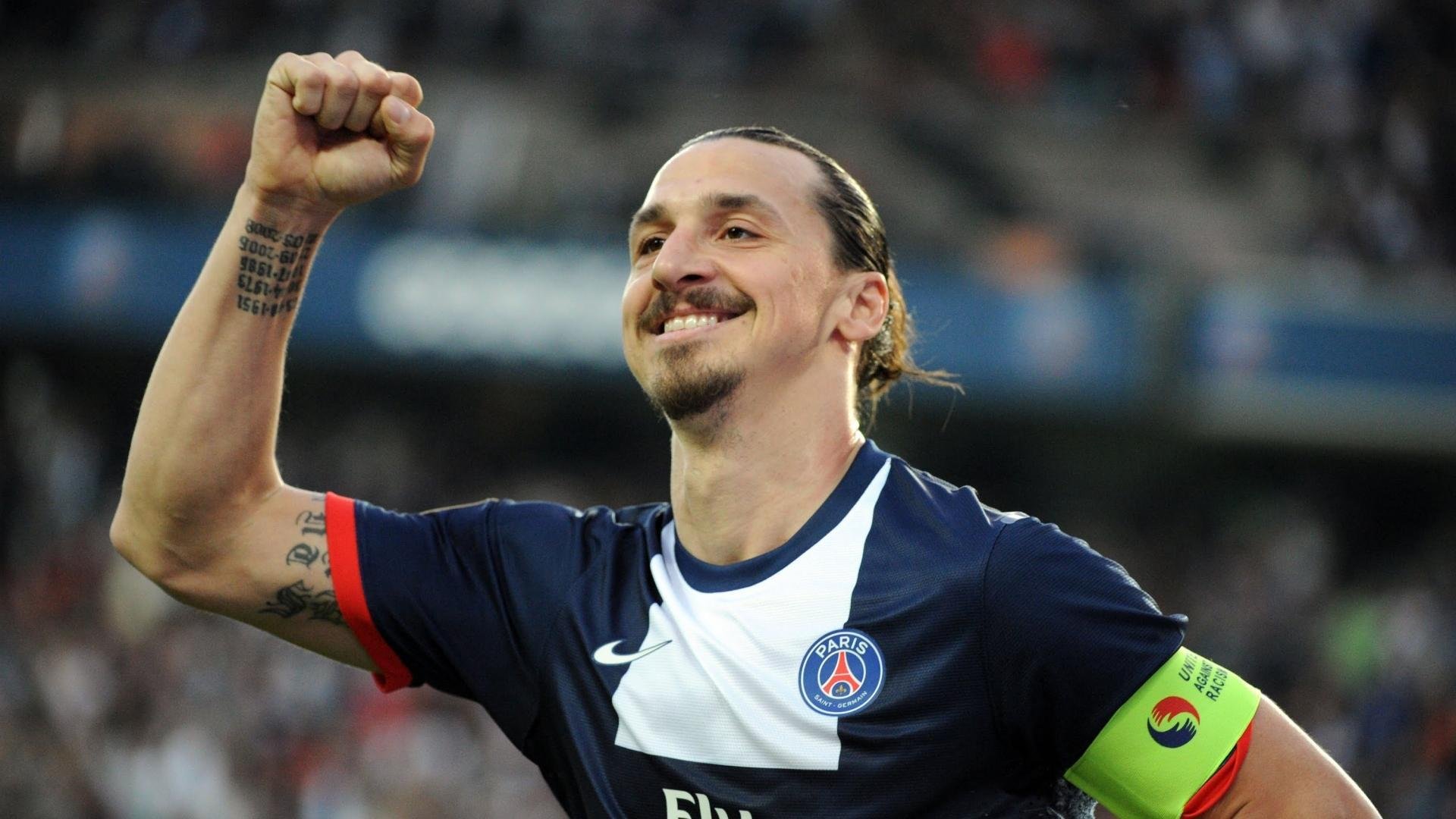 “营地家庭趣味障碍赛” 父母与孩子共同跨越软障碍