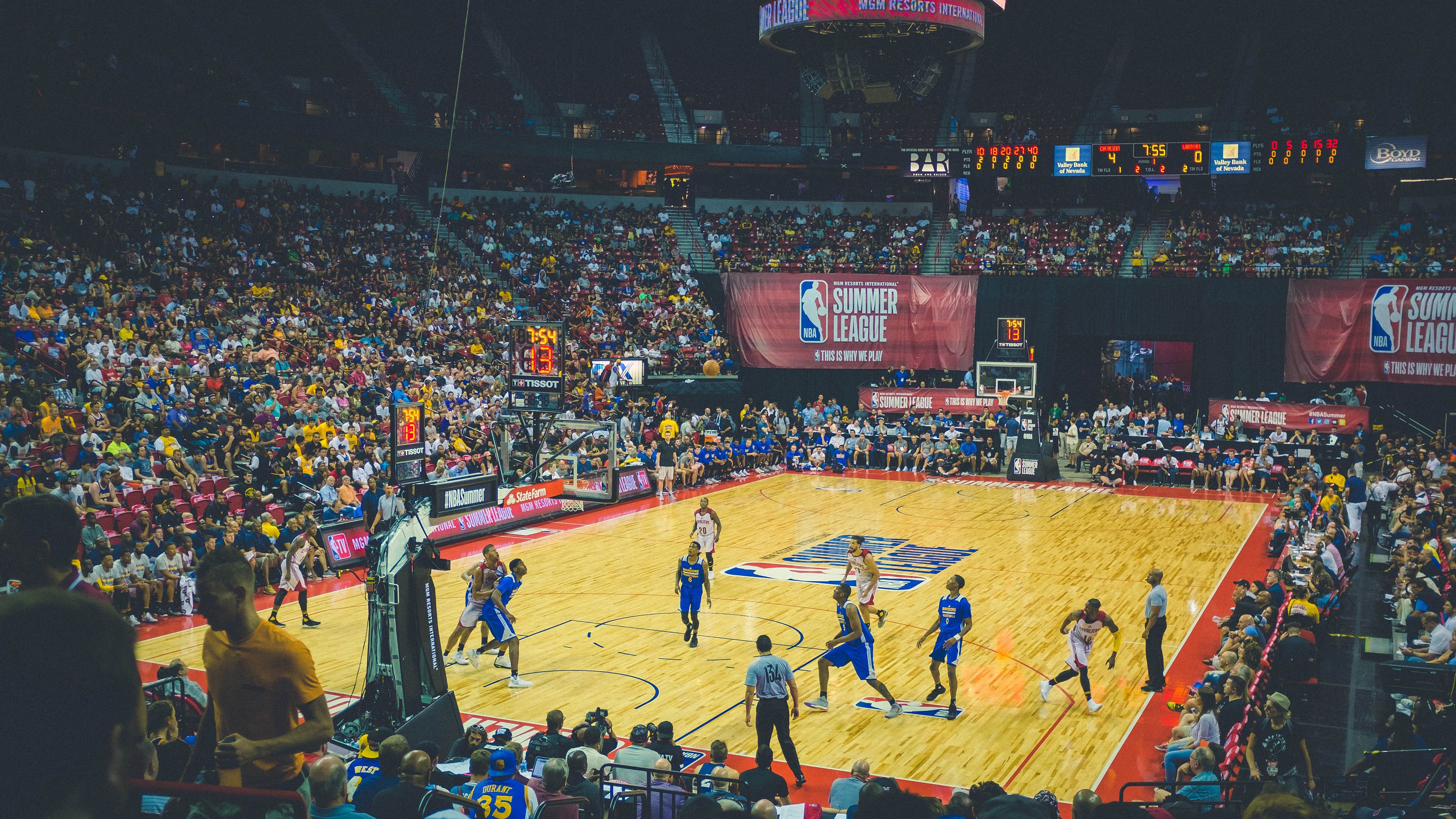 “可移动看台系统”体育馆安装完成 首次容纳双倍观众